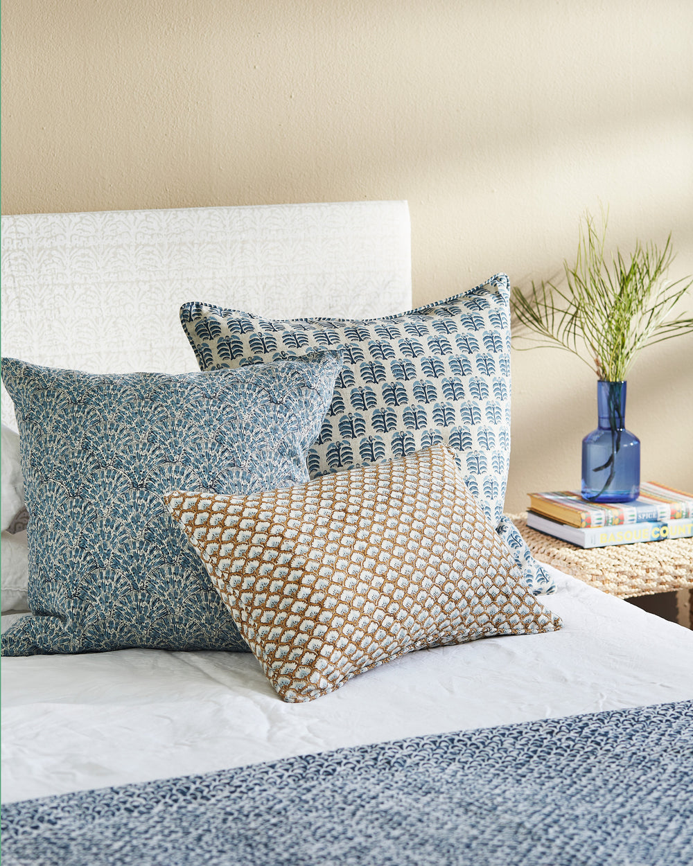 Hera Azure linen Pillow