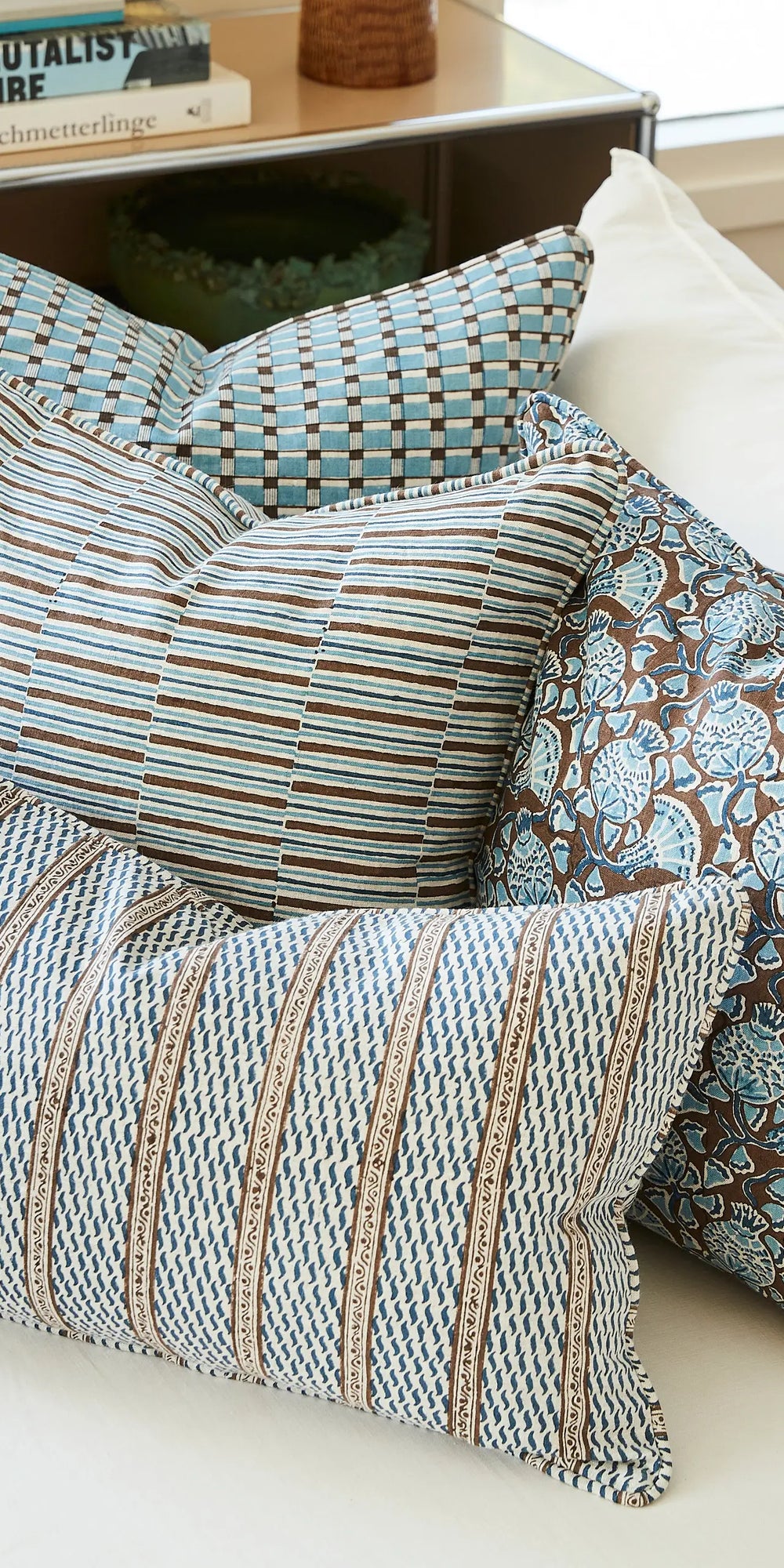 Iznik Cocoa linen cushion 50x50cm