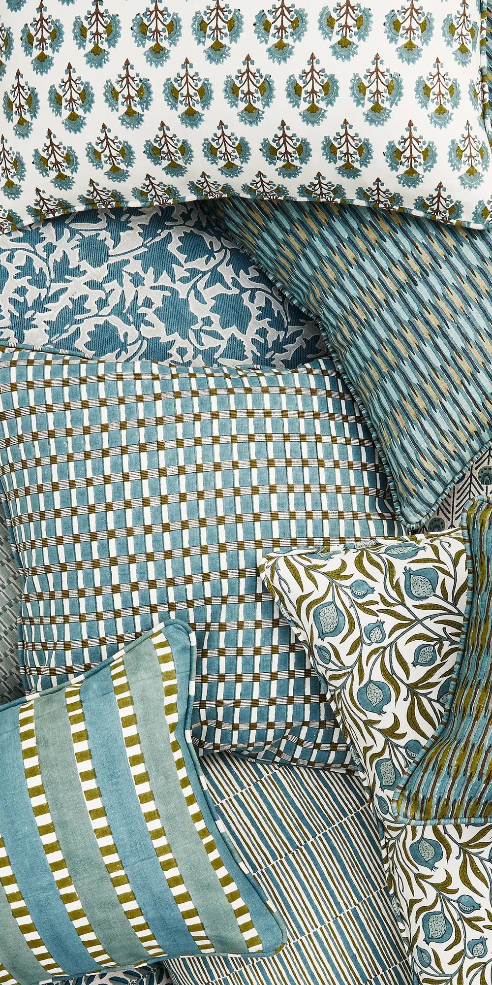 Ampelas Lagoon linen cushion 35x55cm