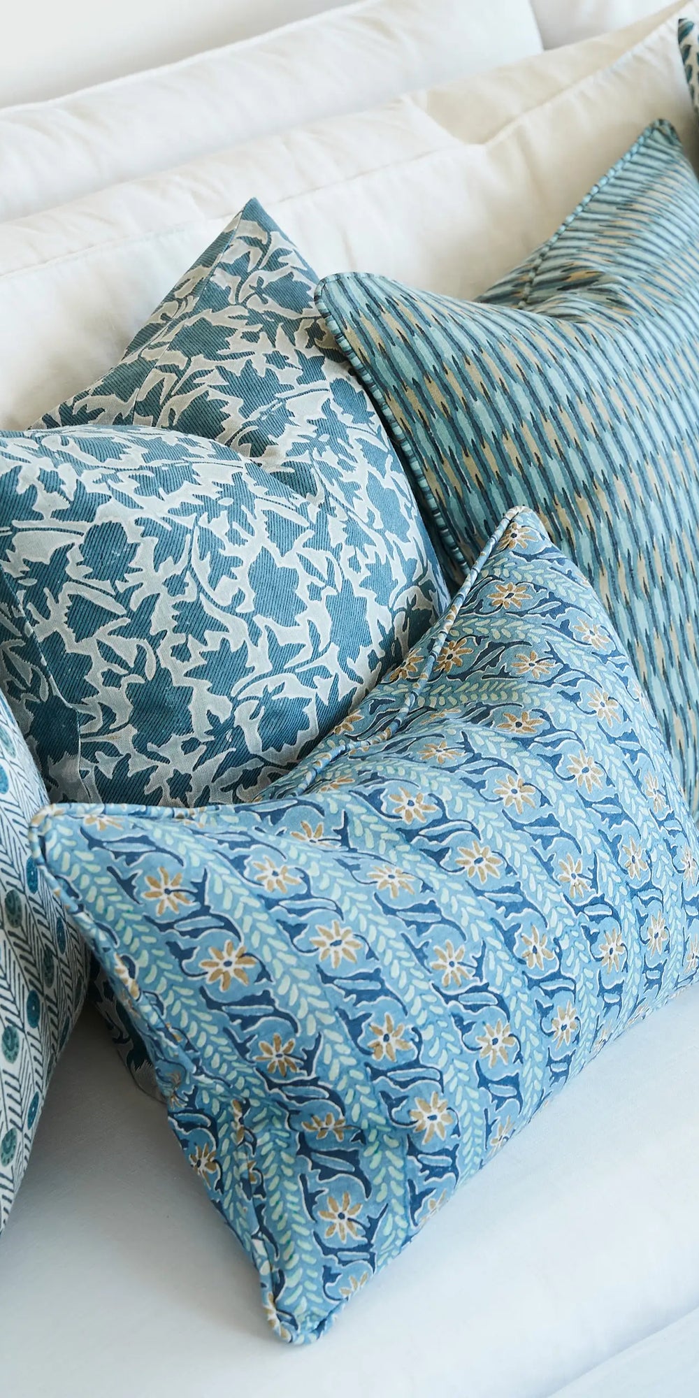 Oia Fresh Azure linen cushion 35x55cm