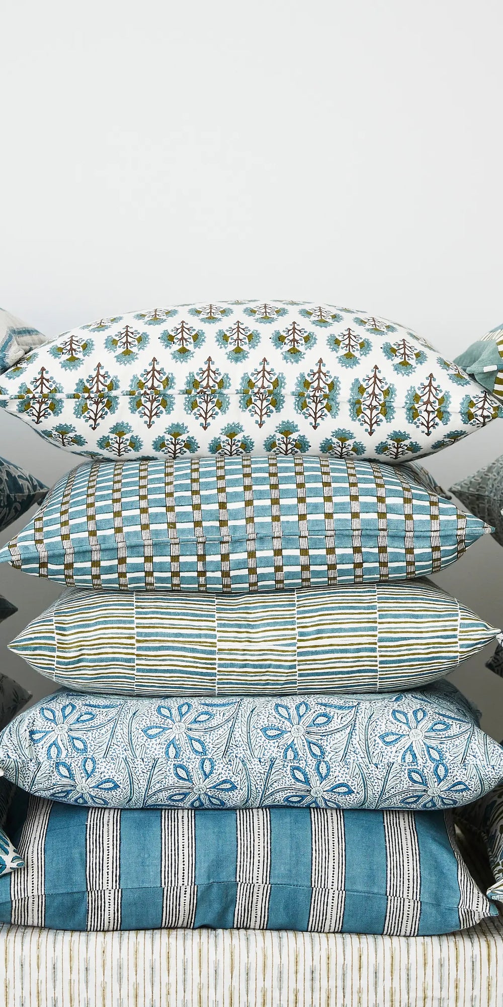 Portofino Lagoon linen cushion 50x50cm