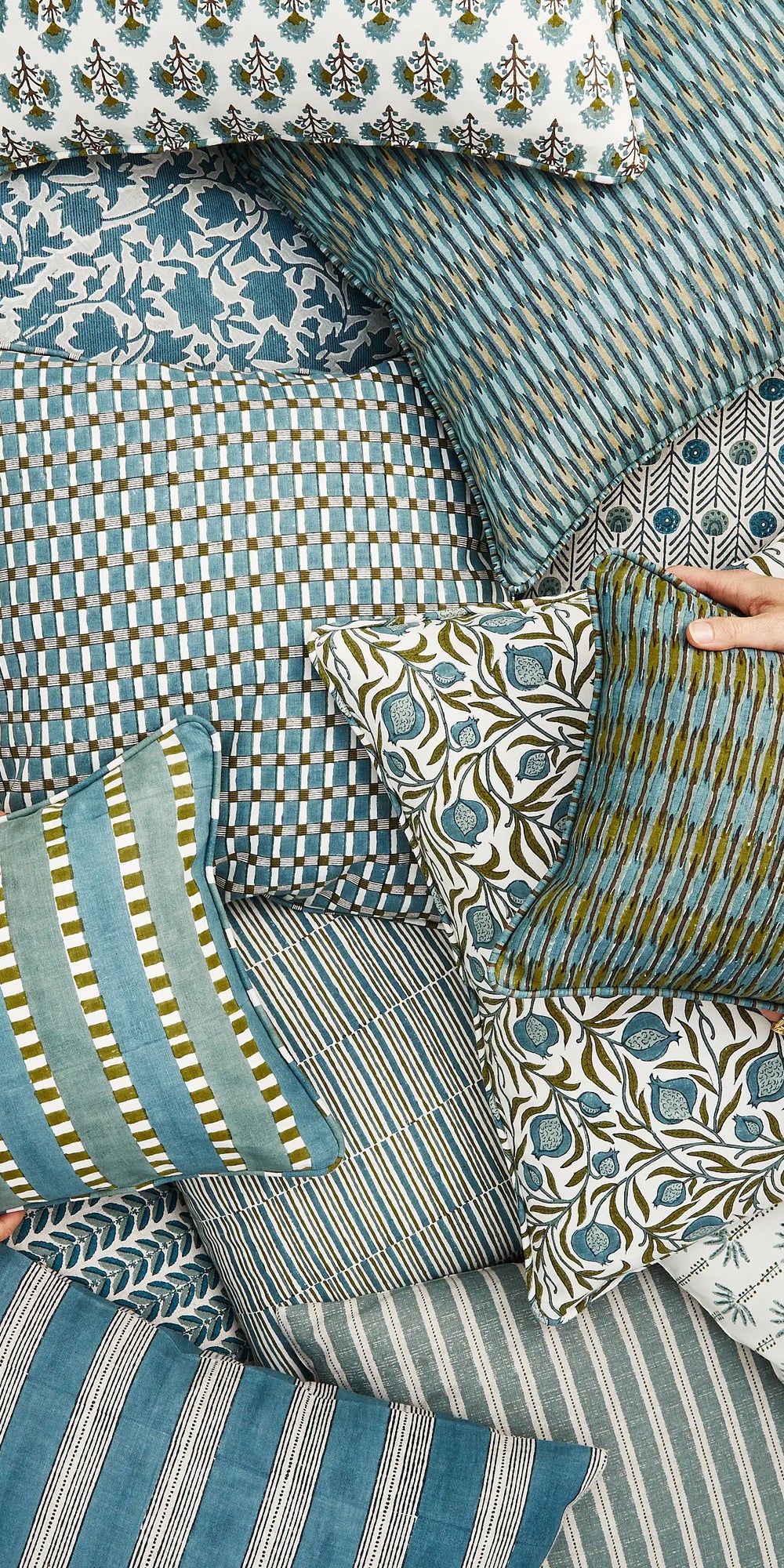 Volimes Lagoon linen cushion 30x45cm