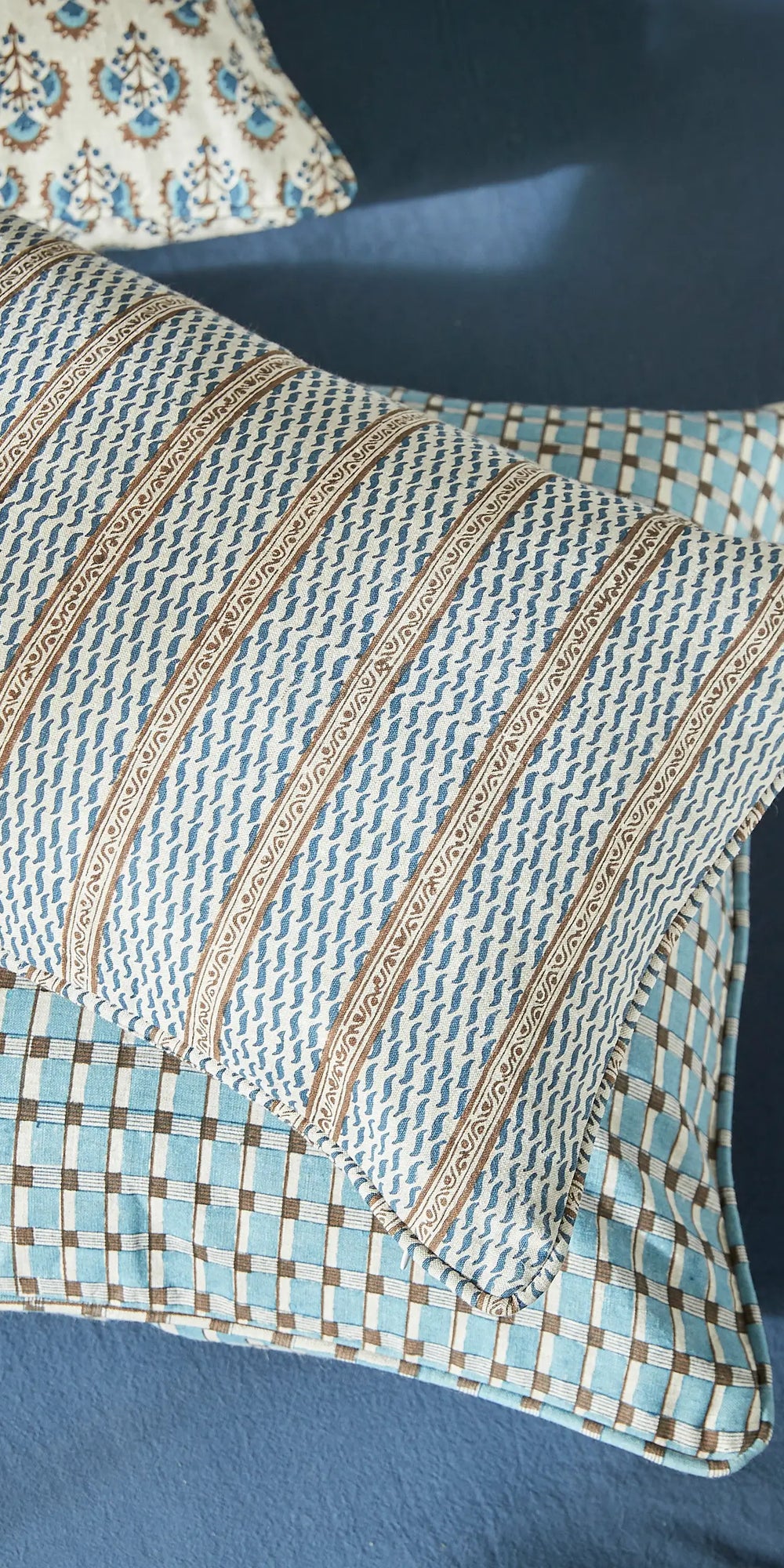 Aliki Cocoa linen cushion 35x55cm