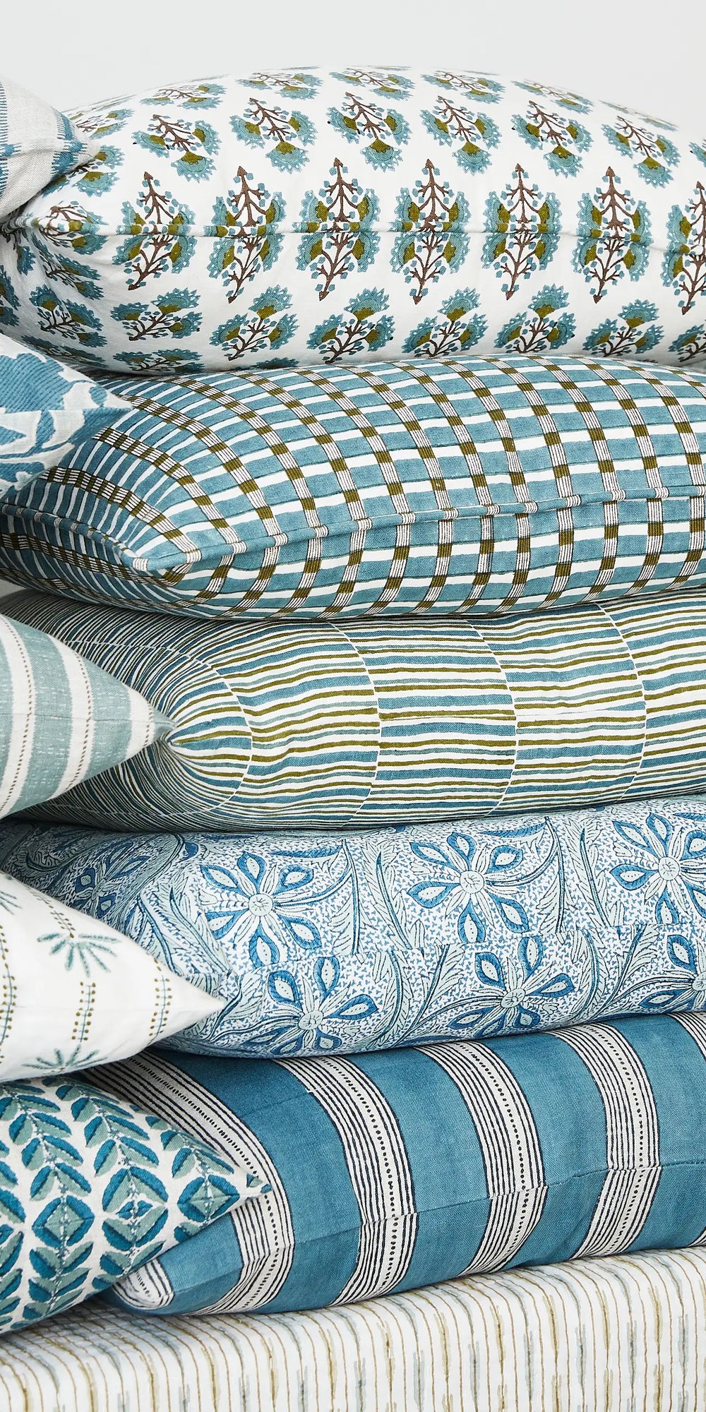 Ampelas Lagoon linen cushion 35x55cm