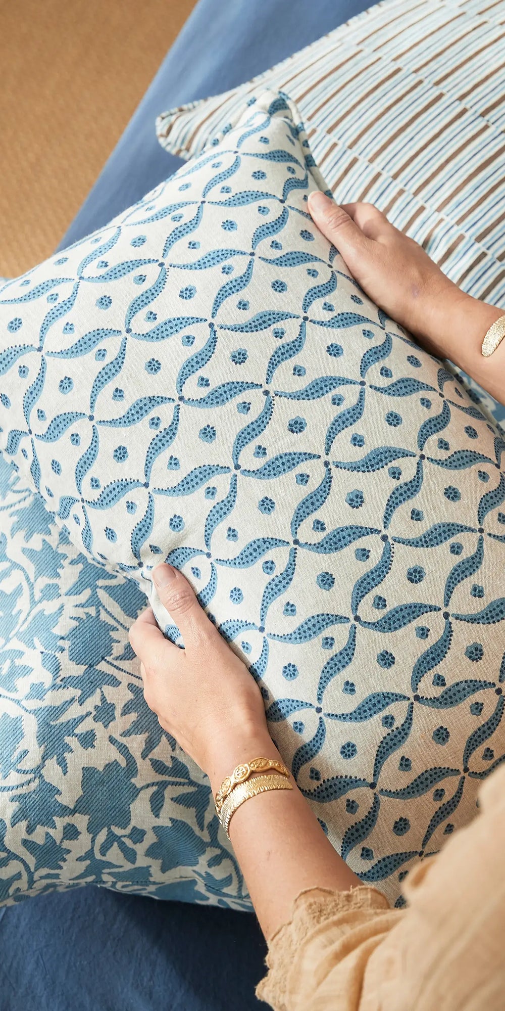 Kalimera Azure linen cushion 55x55cm